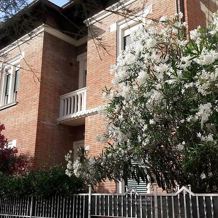 Appartamento In Villa Pesaro Ngoại thất bức ảnh
