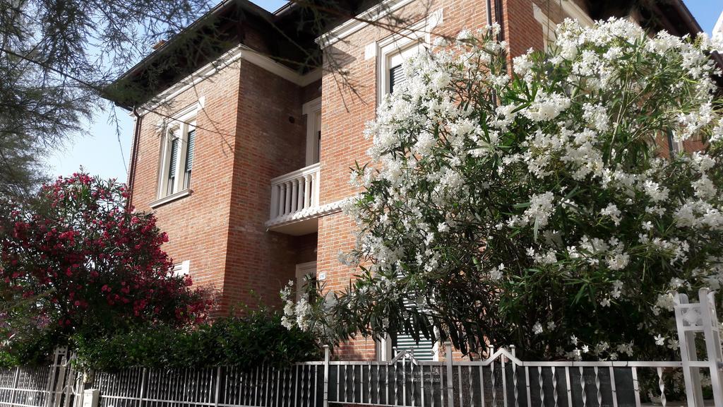 Appartamento In Villa Pesaro Ngoại thất bức ảnh